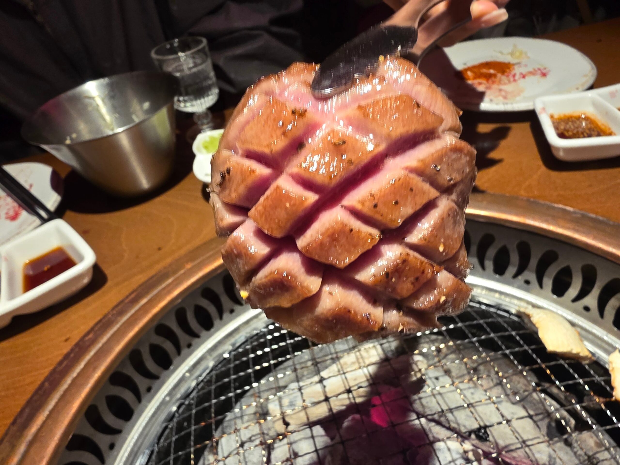 성수동 야키니쿠 맛집 아카사카크라부, 토시살에 우설까지 숯불에 구워 먹은 날